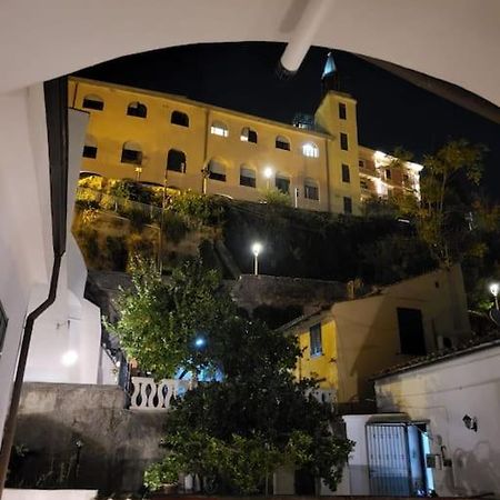 Hippocratica Apartment Salerno Bagian luar foto