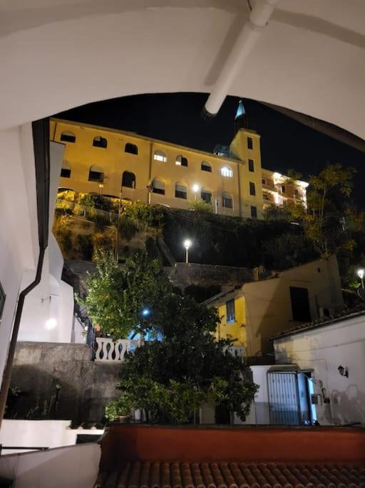 Hippocratica Apartment Salerno Bagian luar foto