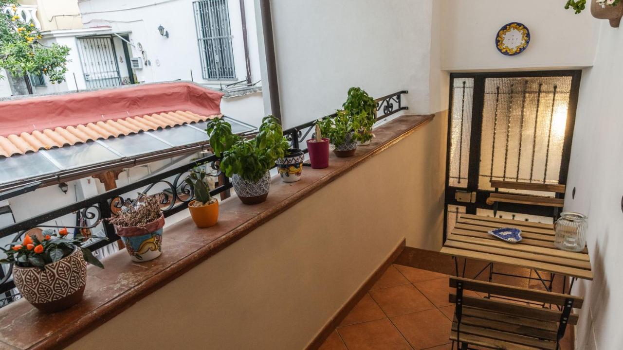 Hippocratica Apartment Salerno Bagian luar foto
